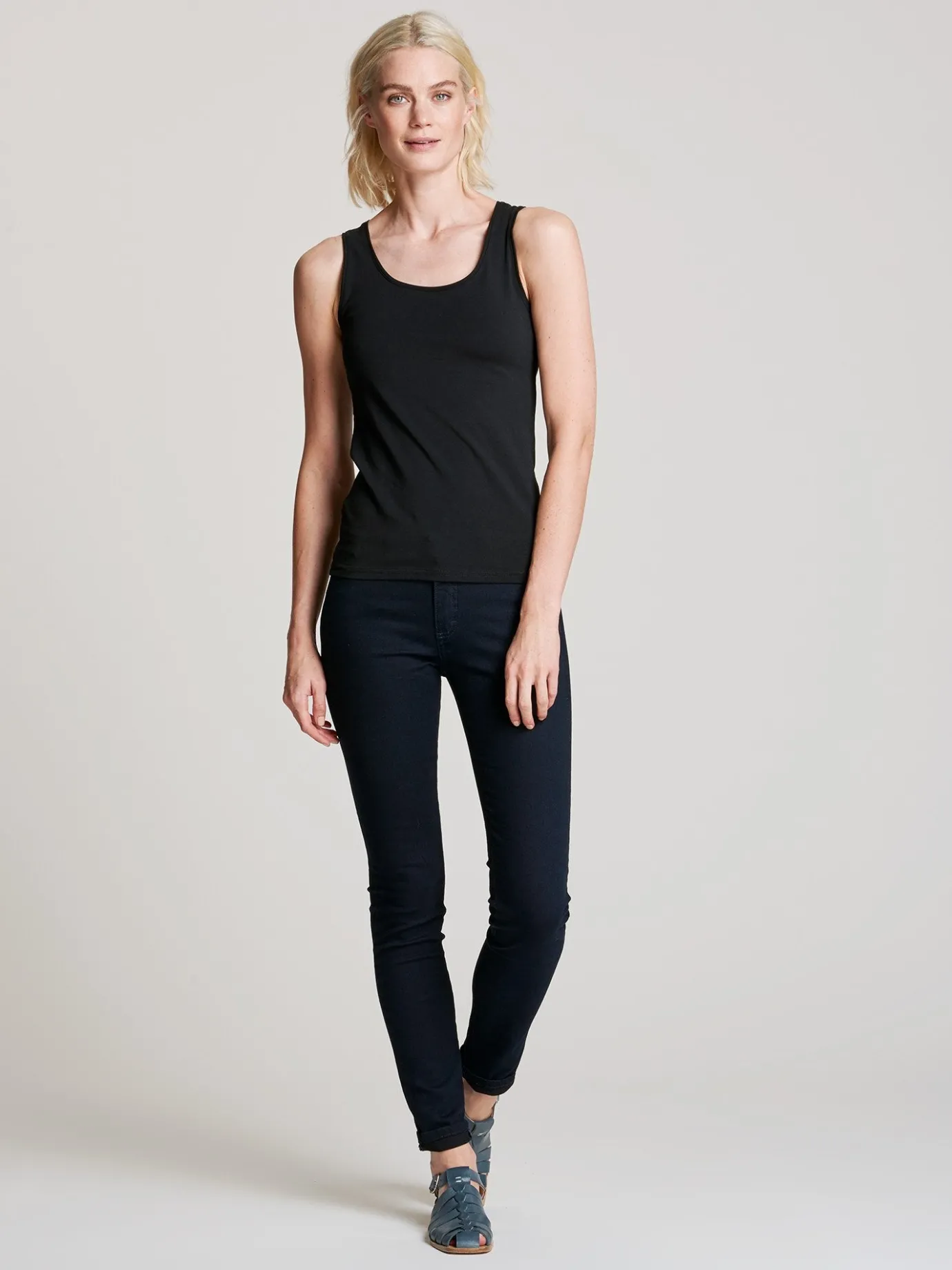 Basics|Paidat Ja Tunikat-Nanso BASIC toppi - Musta